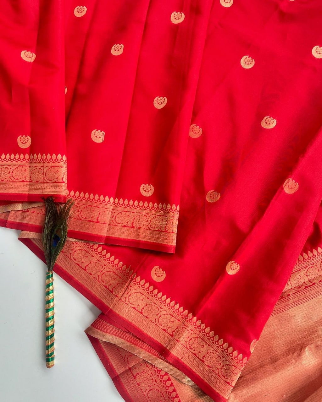 Crimson Radiance – Handwoven Banarasi Silk Saree with Zari Elegance