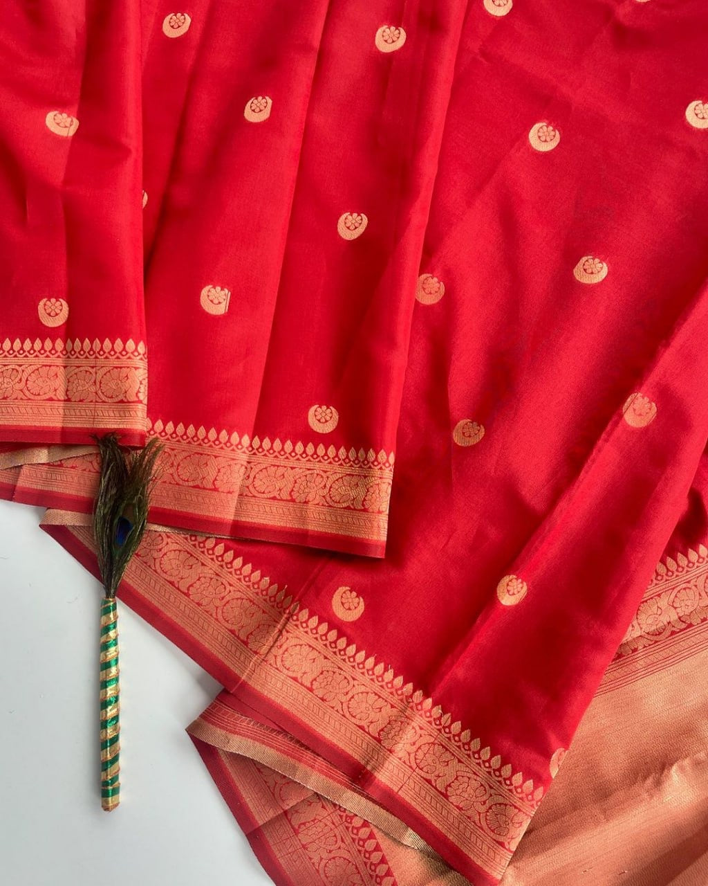 Crimson Radiance – Handwoven Banarasi Silk Saree with Zari Elegance
