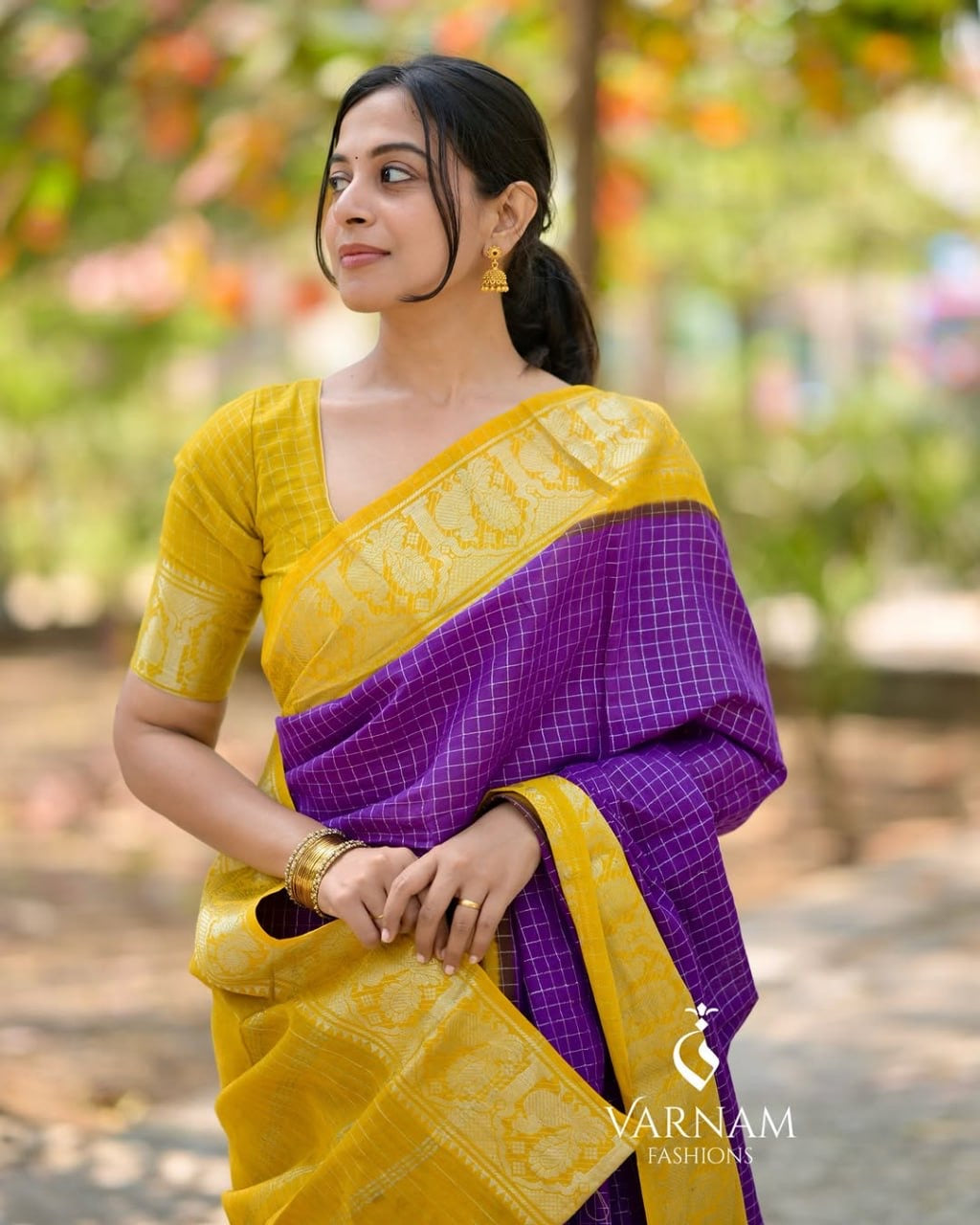 Contrast Border Kanchipuram Silk Saree with Golden Zari
