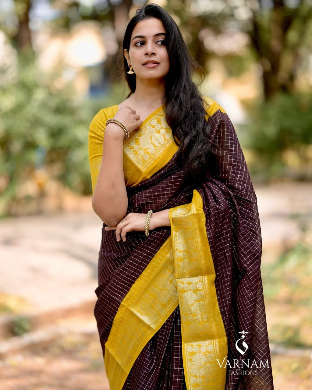 Contrast Border Kanchipuram Silk Saree with Golden Zari