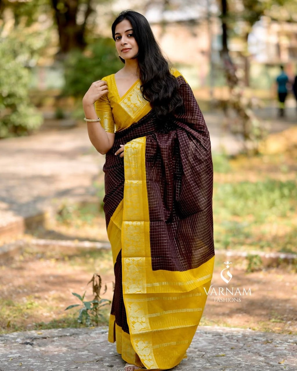 Contrast Border Kanchipuram Silk Saree with Golden Zari