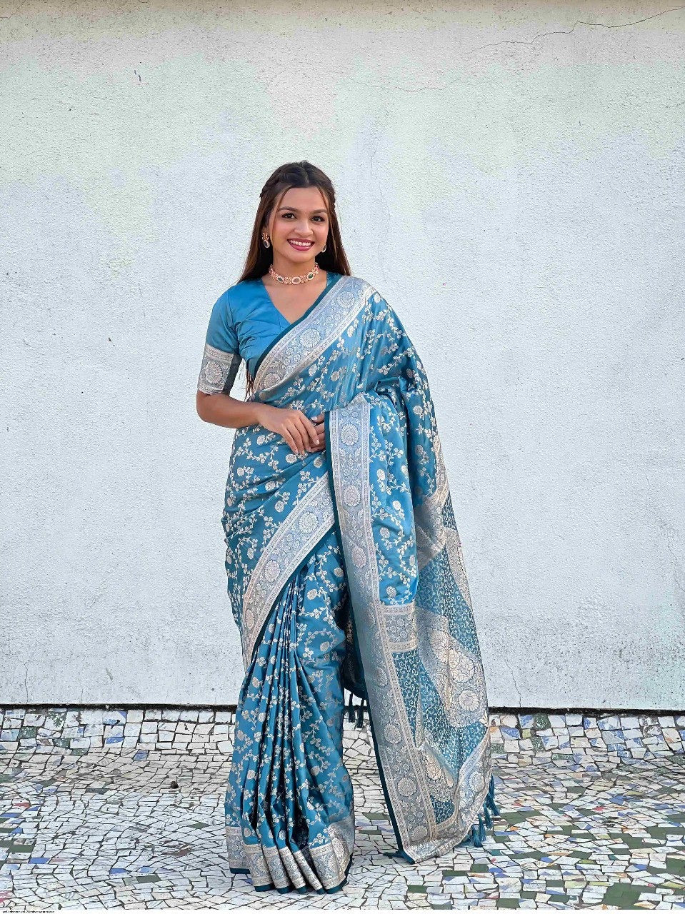 Premium Banarasi Silk Saree with Intricate Zari Work – Elegant Festive & Wedding Wear