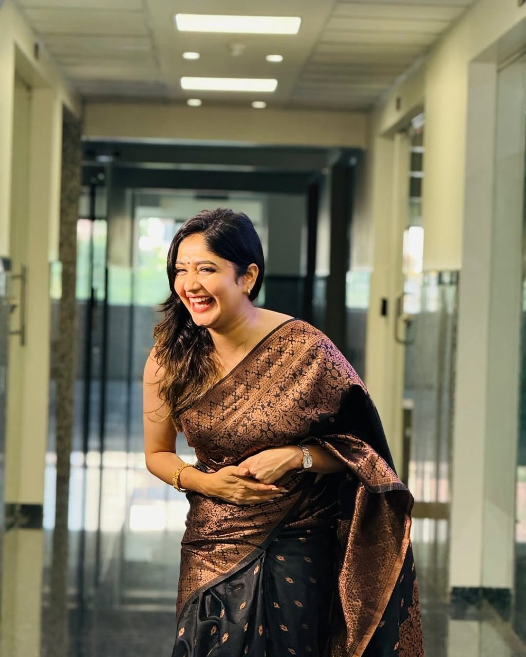 Elegant Black & Copper Silk Saree with Traditional Zari Work