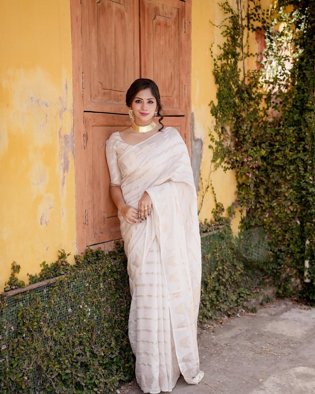 Ivory Gold Banarasi Soft Silk Saree – Grace Edition