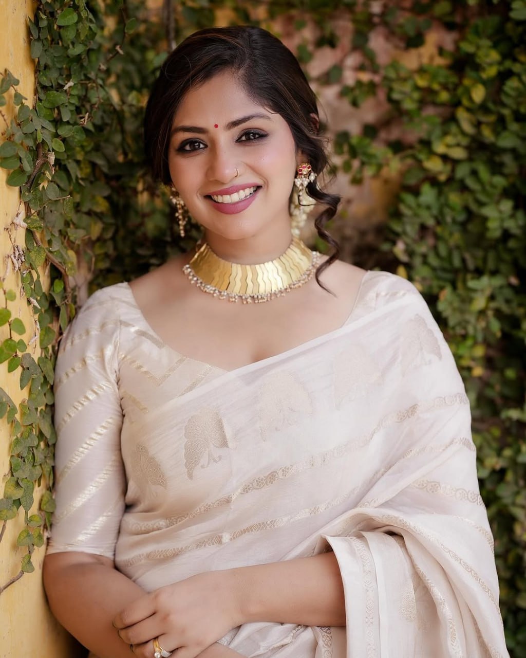 Ivory Gold Banarasi Soft Silk Saree – Grace Edition