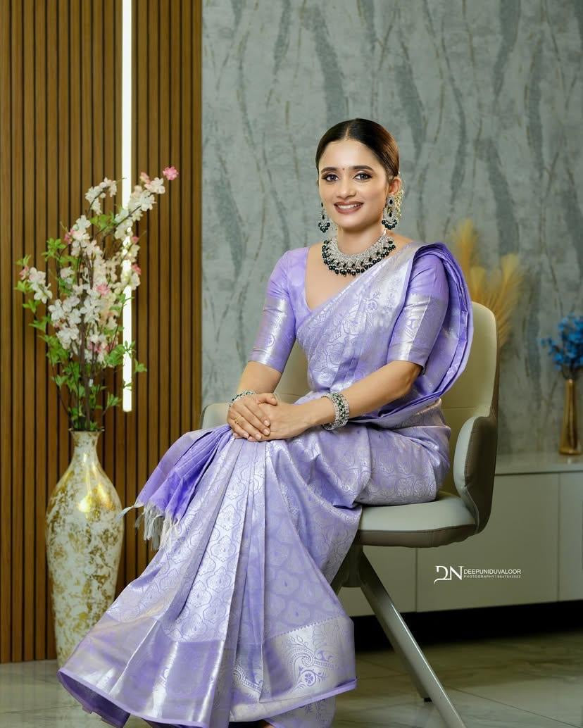 Grace in Lavender: Elegant Saree with Floral Hair Adornment