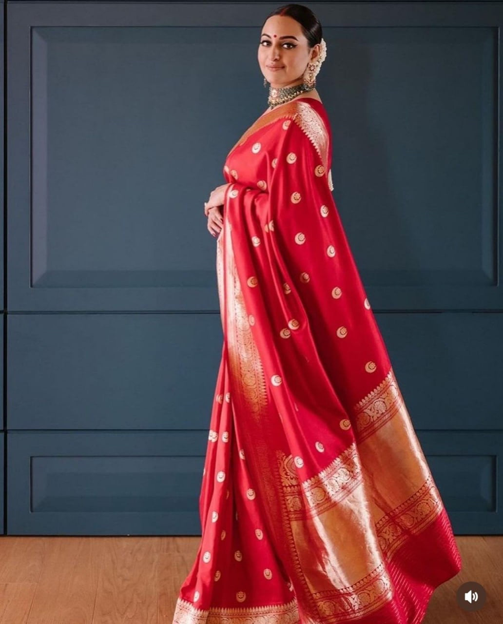 Crimson Radiance – Handwoven Banarasi Silk Saree with Zari Elegance