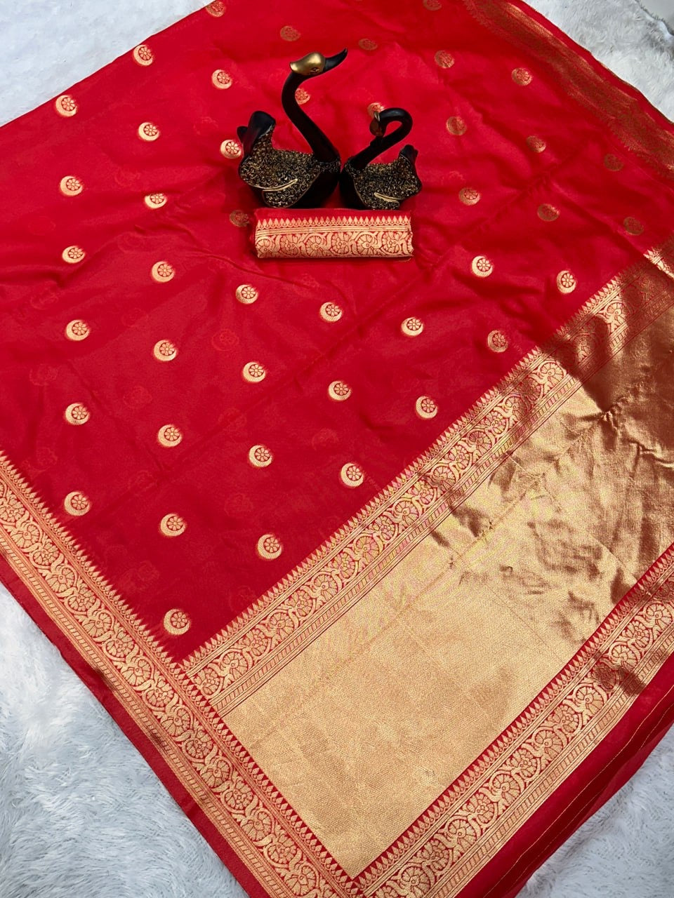 Crimson Radiance – Handwoven Banarasi Silk Saree with Zari Elegance