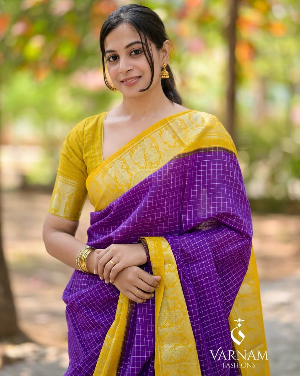 Contrast Border Kanchipuram Silk Saree with Golden Zari