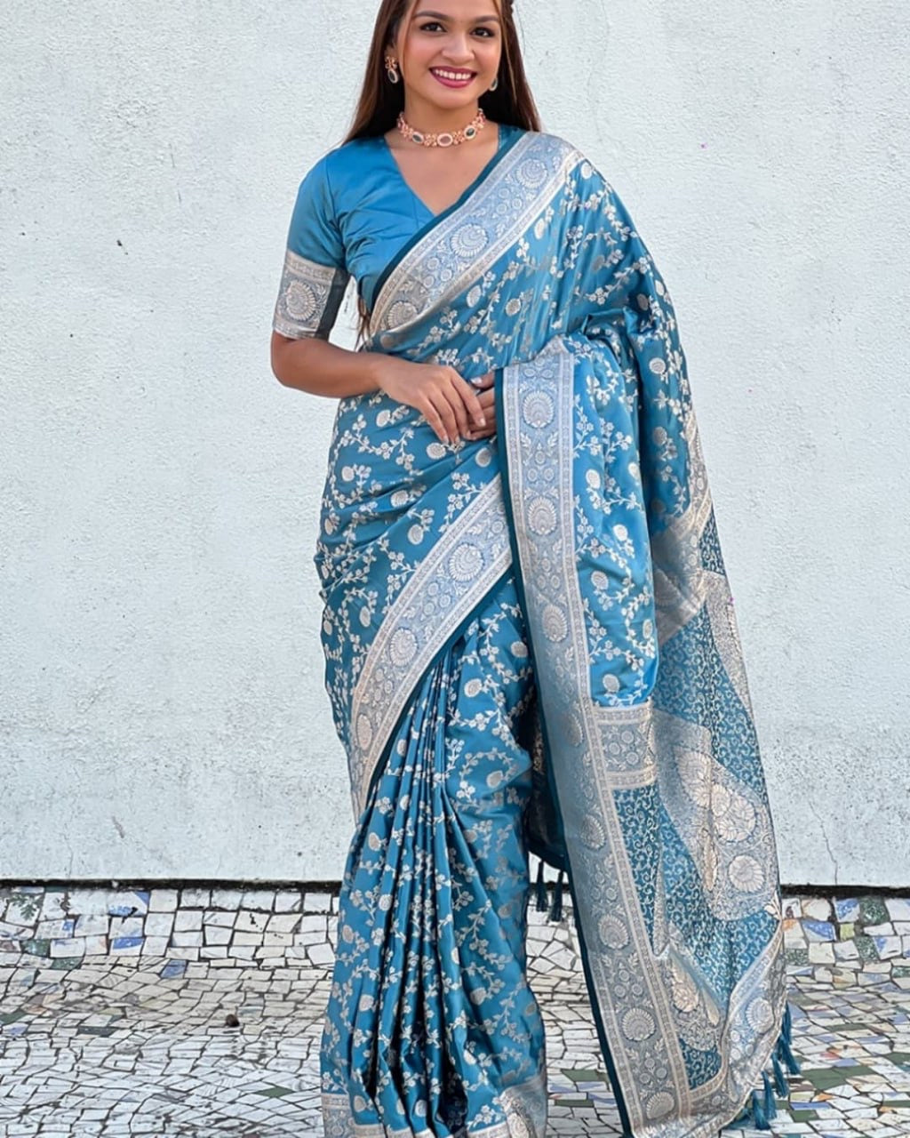 Premium Banarasi Silk Saree with Intricate Zari Work – Elegant Festive & Wedding Wear