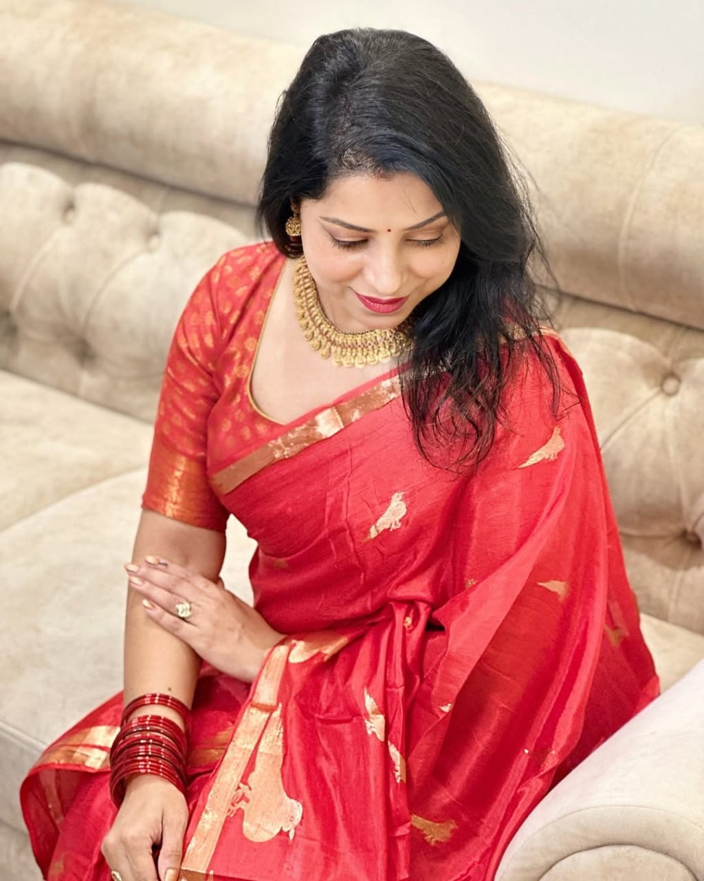 Handloom Silk Saree with Gold Bird Motifs & Zari Border – Purple/Red