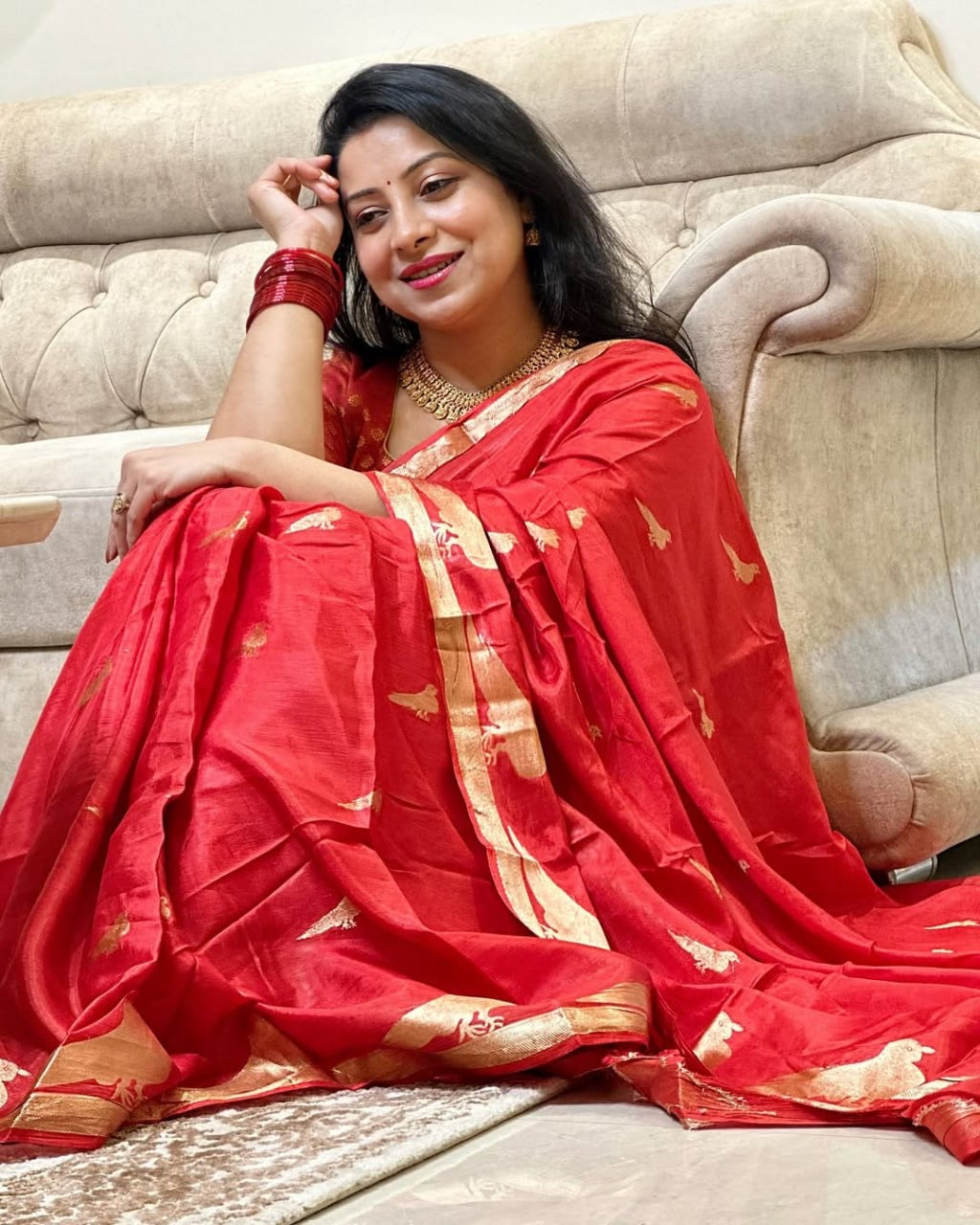 Handloom Silk Saree with Gold Bird Motifs & Zari Border – Purple/Red