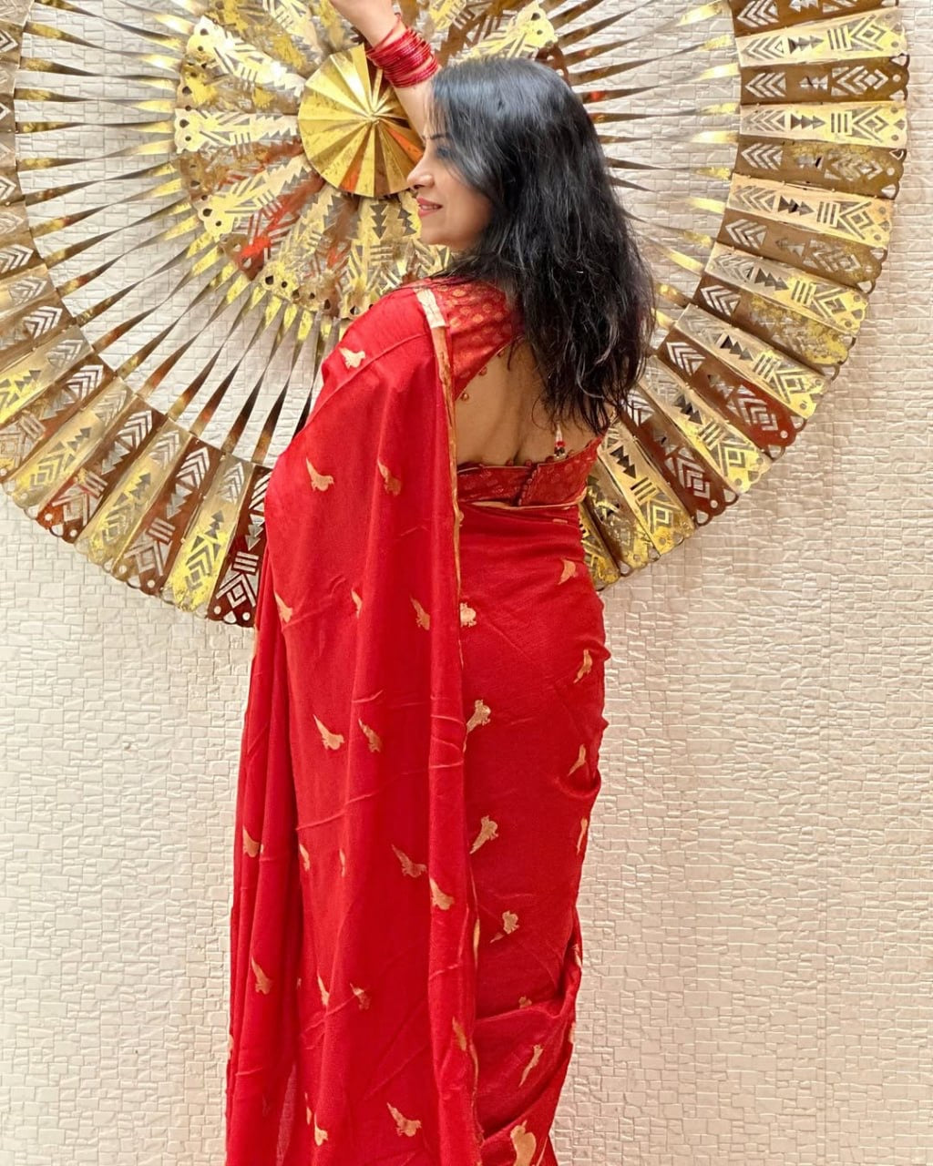 Handloom Silk Saree with Gold Bird Motifs & Zari Border – Purple/Red