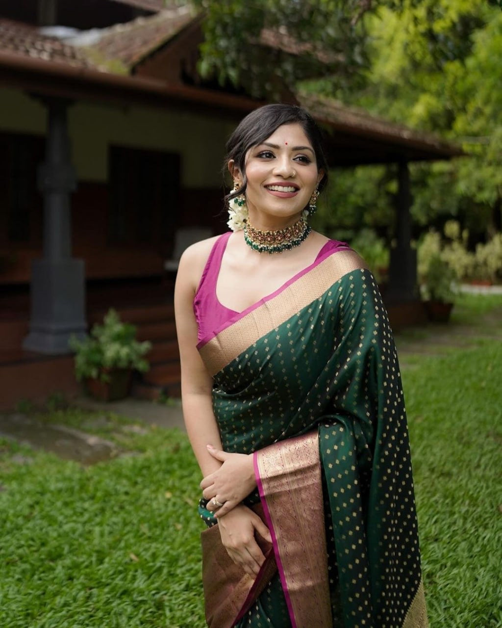 Emerald Green & Gold Handwoven Banarasi Silk Saree