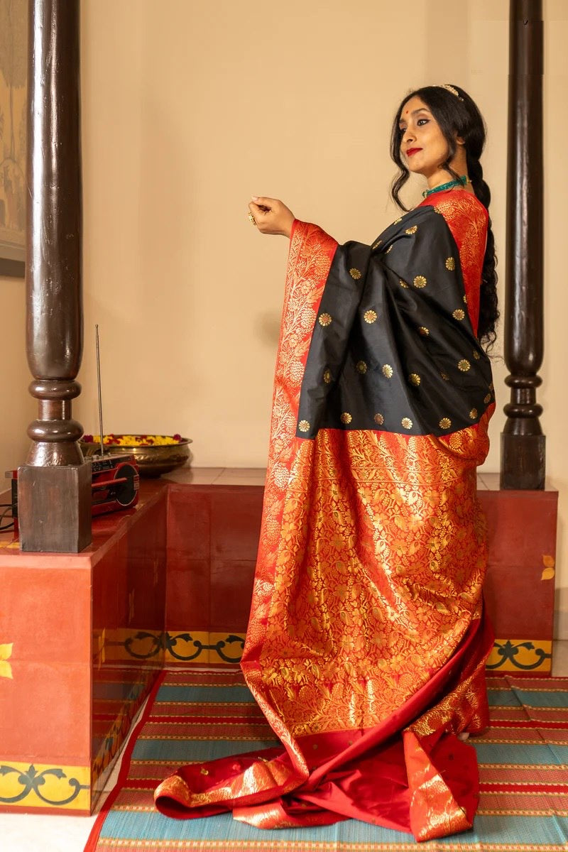 Traditional Kanjivaram Silk Saree with Rich Zari Border and Floral Motifs