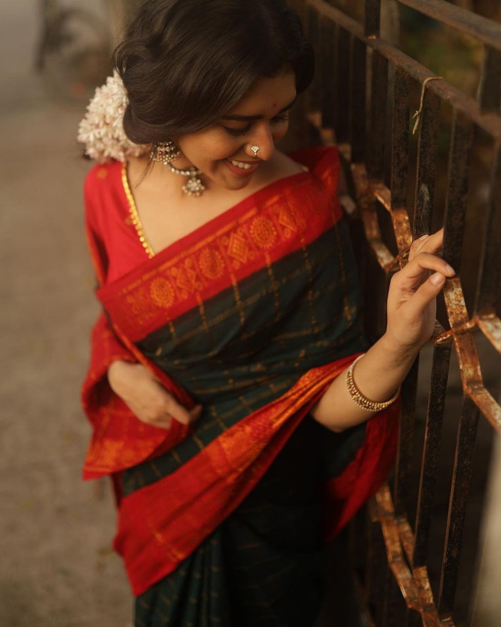 Rajasi Elegance – Red & Green Kanjivaram Saree