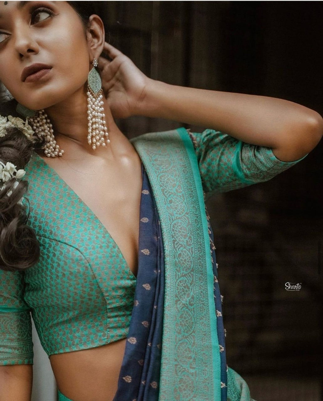 Royal Navy Blue Silk Saree with Mint Green Zari Border – Traditional Banarasi Elegance